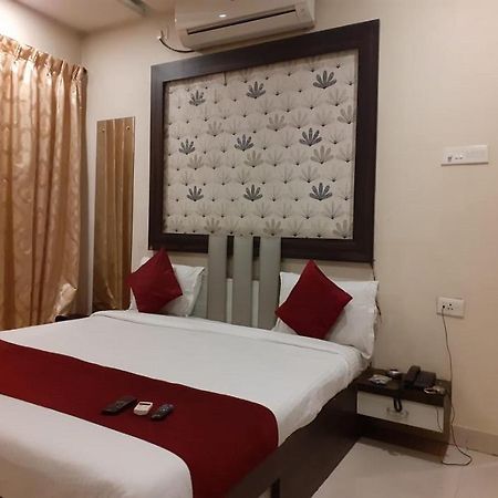 Hotel White House Pune Exteriör bild