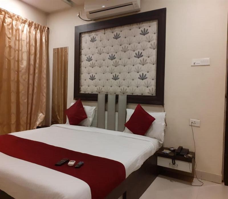 Hotel White House Pune Exteriör bild