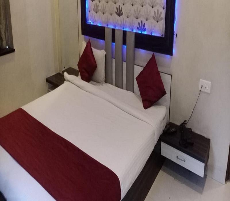 Hotel White House Pune Exteriör bild