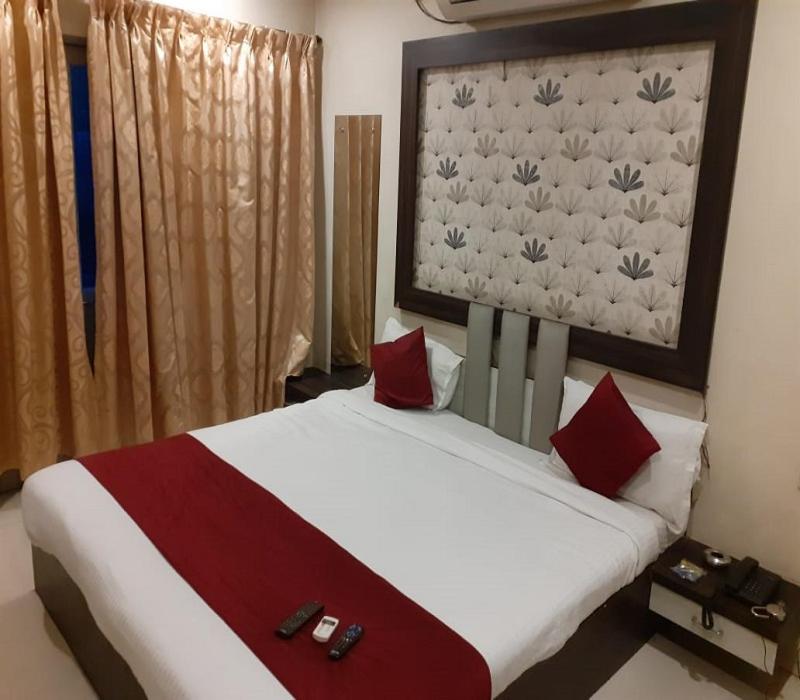 Hotel White House Pune Exteriör bild