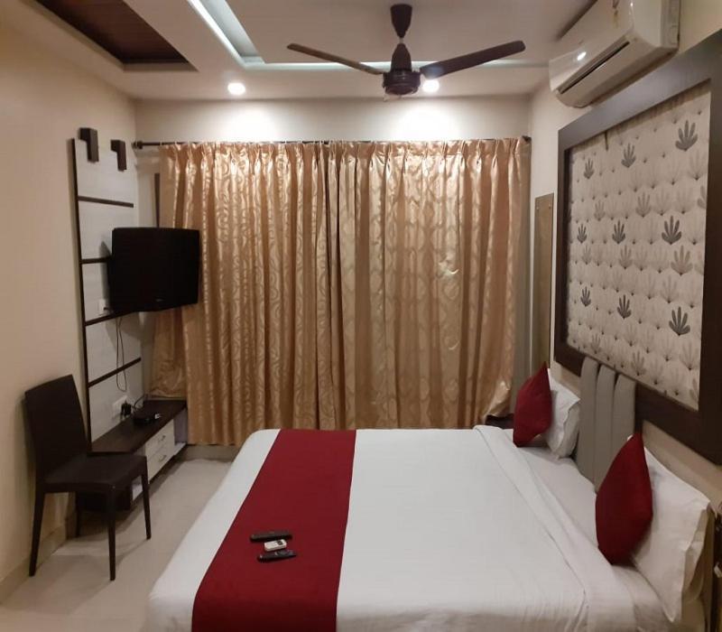 Hotel White House Pune Exteriör bild