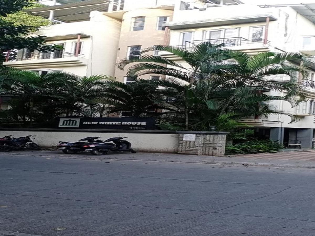 Hotel White House Pune Exteriör bild