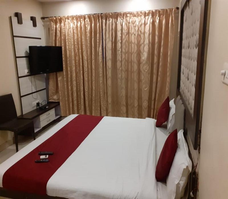 Hotel White House Pune Exteriör bild